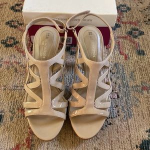 Naturalizer Danya sandals in nude color EUC